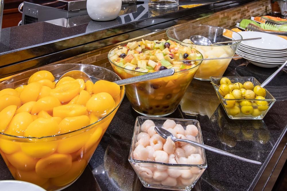 Johannesburg Airport, Barbara Road Hotel