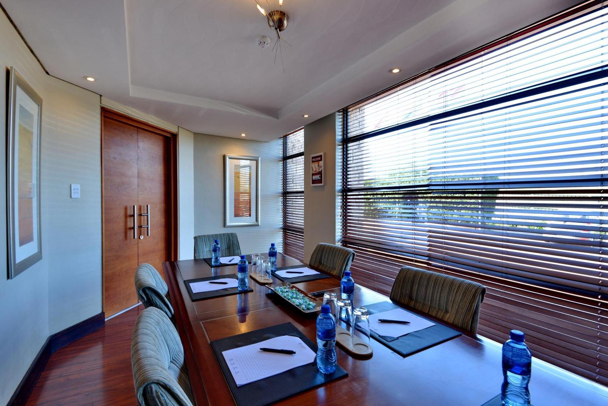 Hotel Johannesburg Airport, Barbara Road 3*