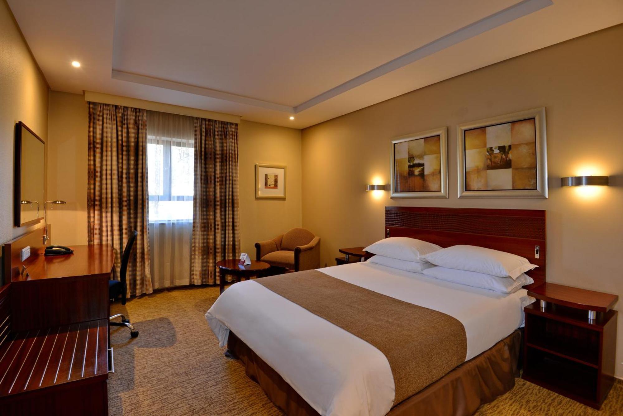 Johannesburg Airport, Barbara Road Hotel