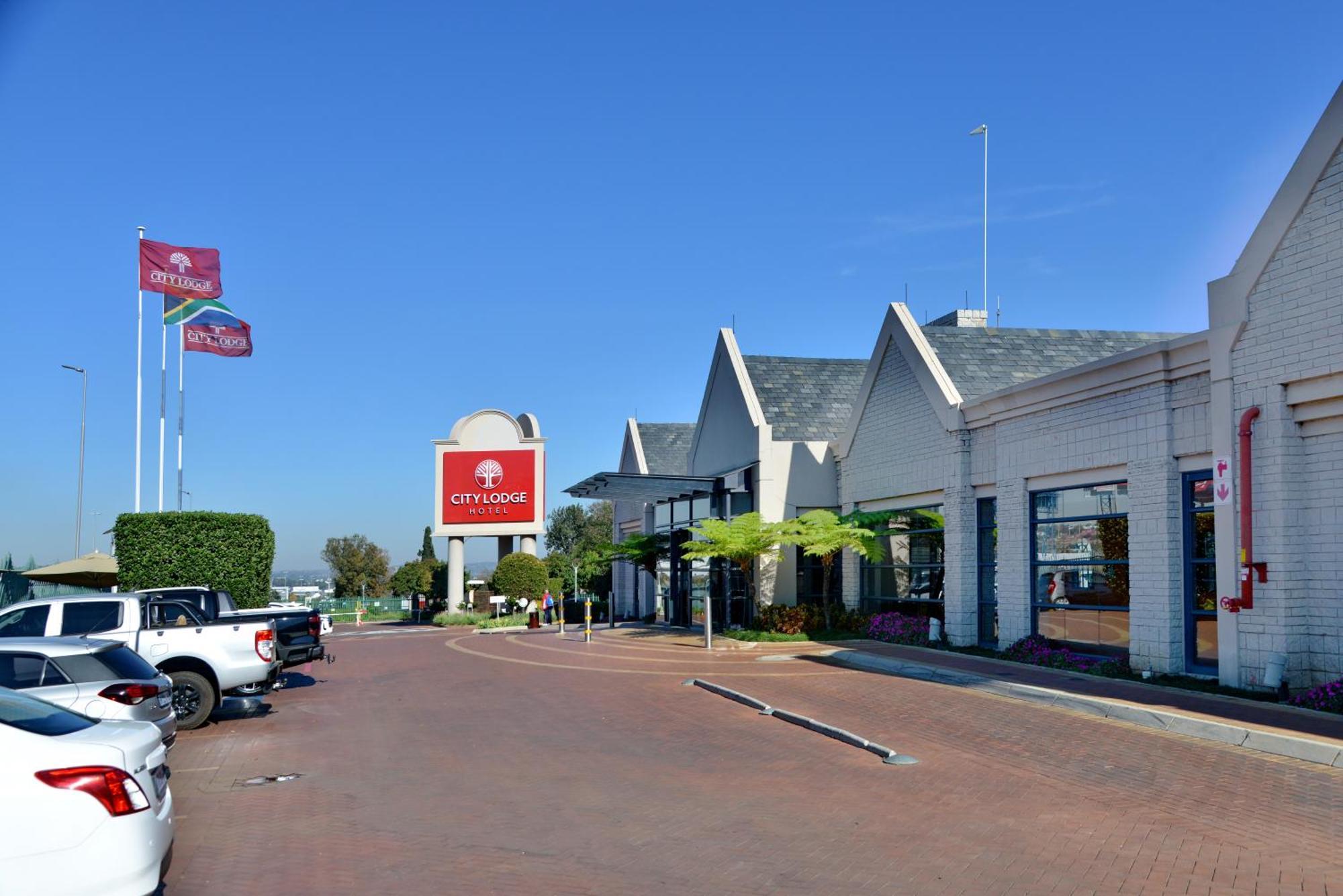 Johannesburg Airport, Barbara Road Hotel Kempton Park