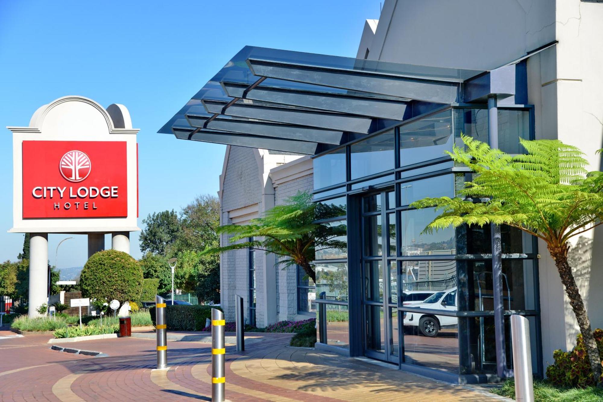 Johannesburg Airport, Barbara Road Hotel 3*