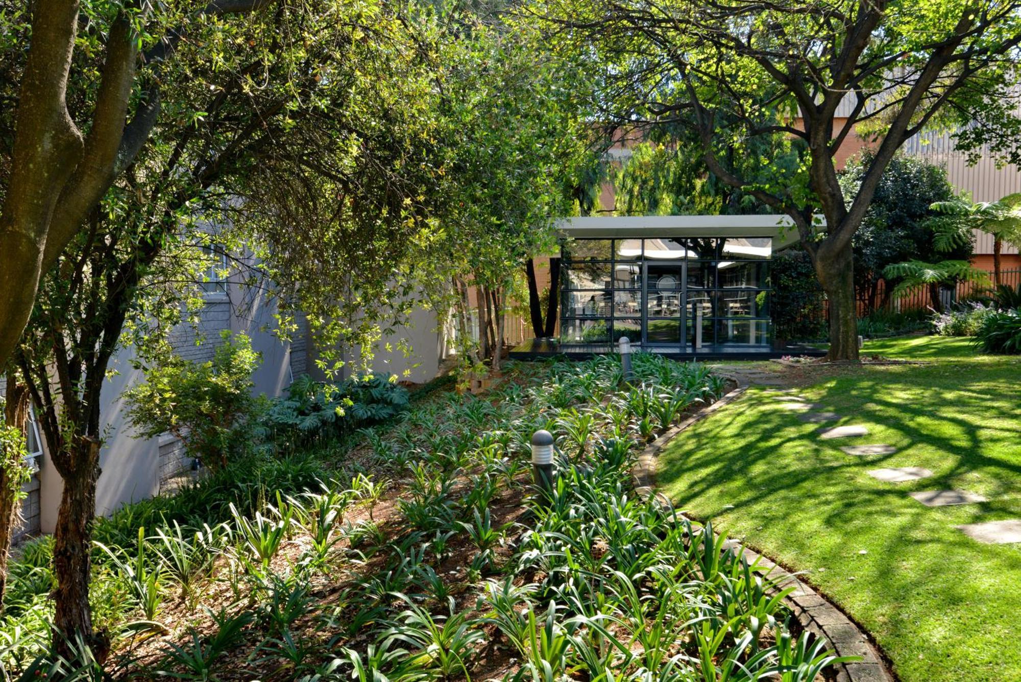 Johannesburg Airport, Barbara Road 3*